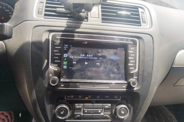 Used Volkswagen Sagitar 2013 2.0 TSI GLI Audio And AC Panel