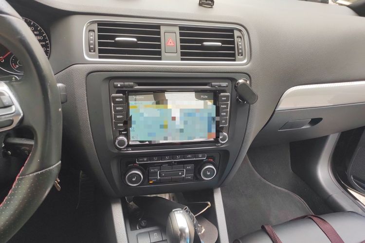 Used Volkswagen Sagitar 2013 2.0 TSI GLI Audio And AC Panel