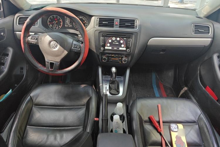 Used Volkswagen Sagitar 2013 1.4 TSI BlueMotion Edition Center Console