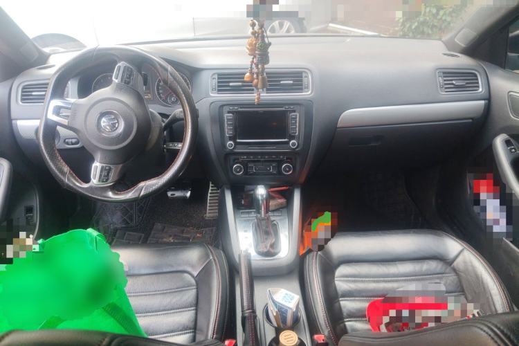 Used Volkswagen Sagitar 2013 2.0 TSI GLI Center Console