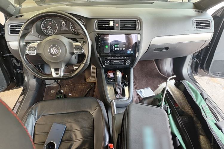 Used Volkswagen Sagitar 2013 2.0 TSI GLI Center Console