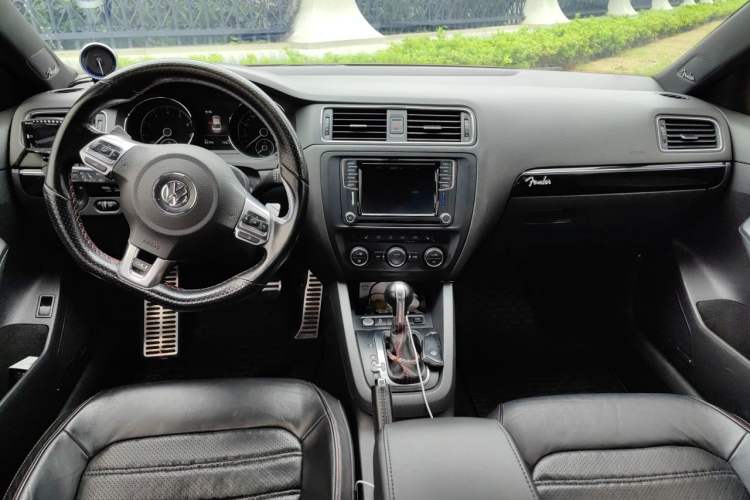 Used Volkswagen Sagitar 2013 2.0 TSI GLI Center Console