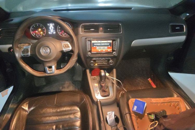 Used Volkswagen Sagitar 2013 2.0 TSI GLI Center Console