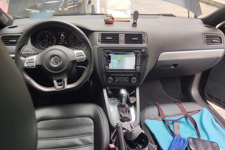 Used Volkswagen Sagitar 2013 2.0 TSI GLI Center Console