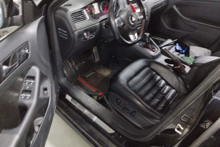 Used Volkswagen Sagitar 2013 2.0 TSI GLI Driver Seat