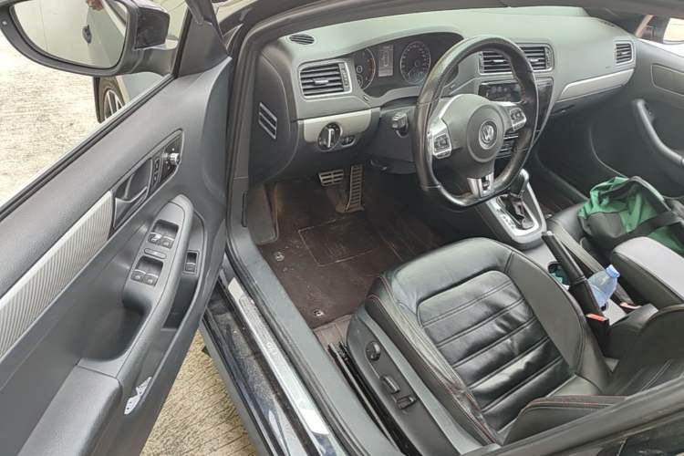 Used Volkswagen Sagitar 2013 2.0 TSI GLI Driver Seat