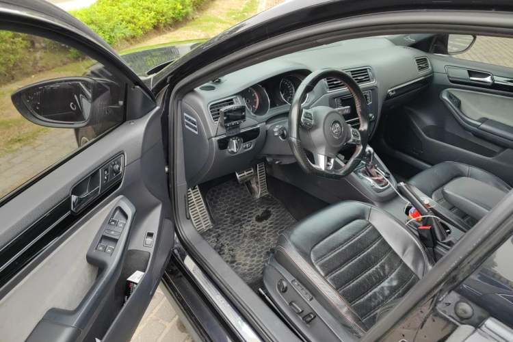 Used Volkswagen Sagitar 2013 2.0 TSI GLI Driver Seat