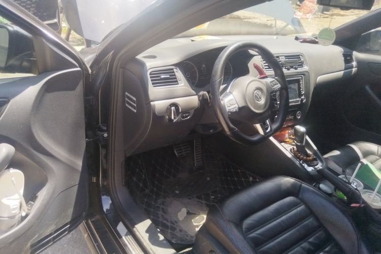 Used Volkswagen Sagitar 2013 2.0 TSI GLI Driver Seat