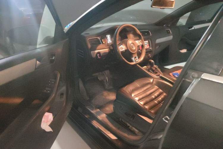 Used Volkswagen Sagitar 2013 2.0 TSI GLI Driver Seat