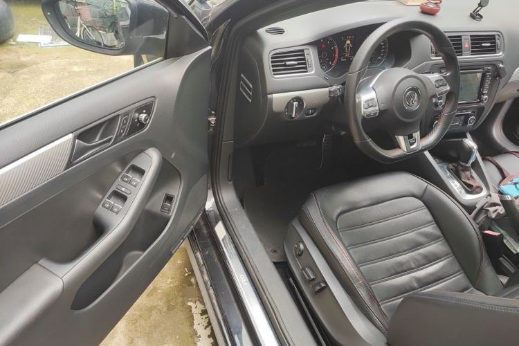 Used Volkswagen Sagitar 2013 2.0 TSI GLI Driver Seat