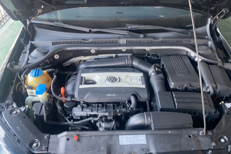 Used Volkswagen Sagitar 2013 2.0 TSI GLI Engine Bay