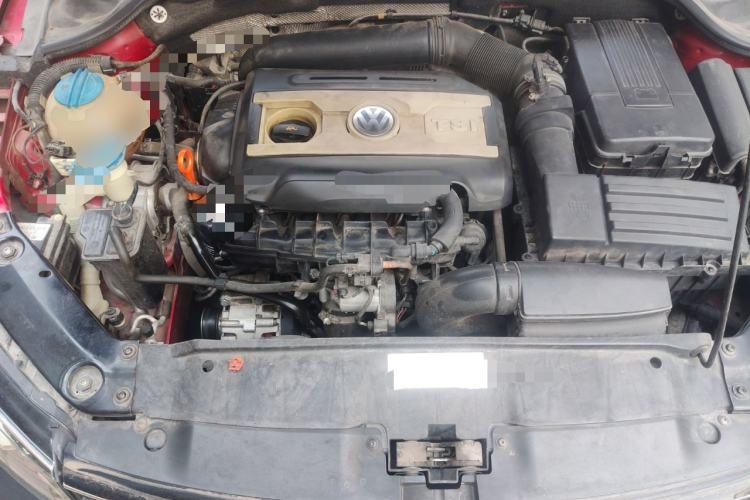 Used Volkswagen Sagitar 2013 2.0 TSI GLI Engine Bay