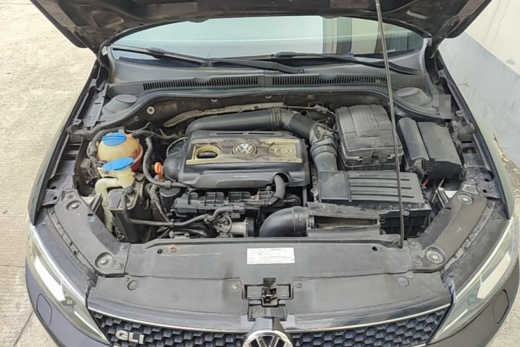 Used Volkswagen Sagitar 2013 2.0 TSI GLI Engine Bay