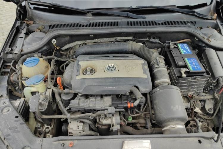Used Volkswagen Sagitar 2013 2.0 TSI GLI Engine Bay
