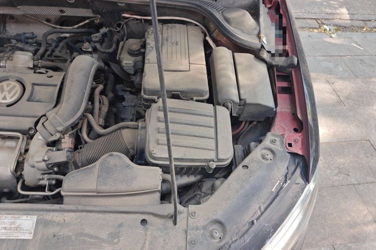 Used Volkswagen Sagitar 2013 1.4 TSI BlueMotion Edition Engine Bay Left