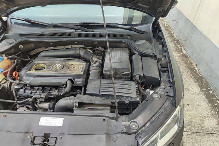 Used Volkswagen Sagitar 2013 2.0 TSI GLI Engine Bay Left