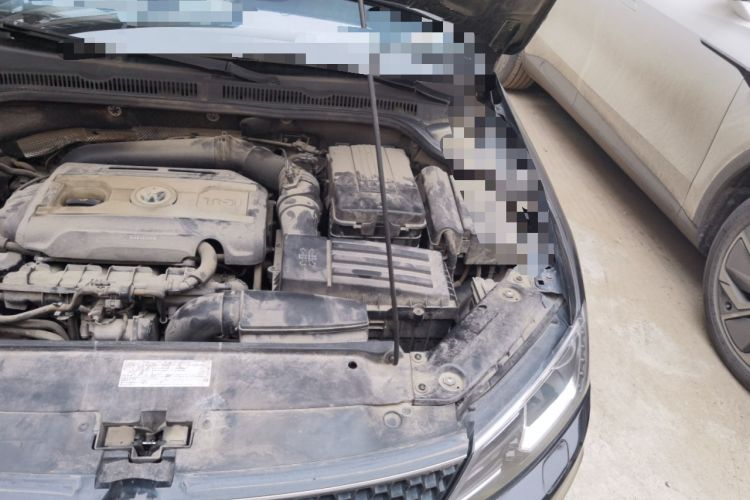 Used Volkswagen Sagitar 2013 2.0 TSI GLI Engine Bay Left