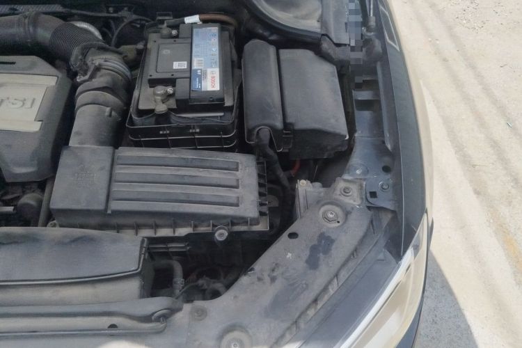 Used Volkswagen Sagitar 2013 2.0 TSI GLI Engine Bay Left