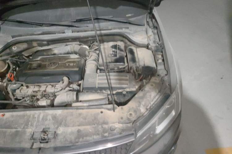 Used Volkswagen Sagitar 2013 2.0 TSI GLI Engine Bay Left