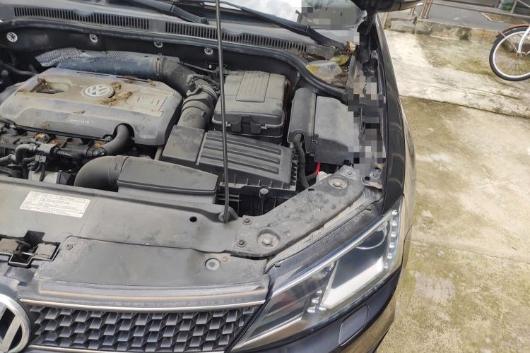 Used Volkswagen Sagitar 2013 2.0 TSI GLI Engine Bay Left