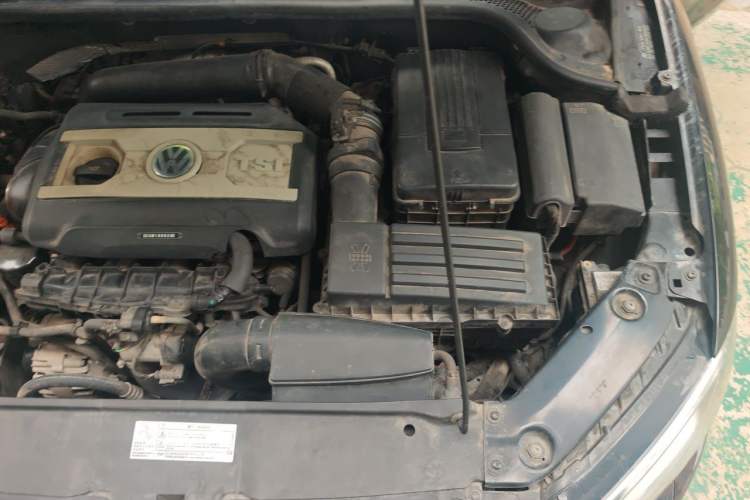 Used Volkswagen Sagitar 2013 2.0 TSI GLI Engine Bay Left