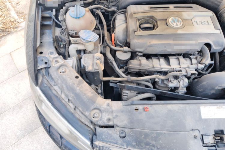 Used Volkswagen Sagitar 2013 2.0 TSI GLI Engine Bay Right