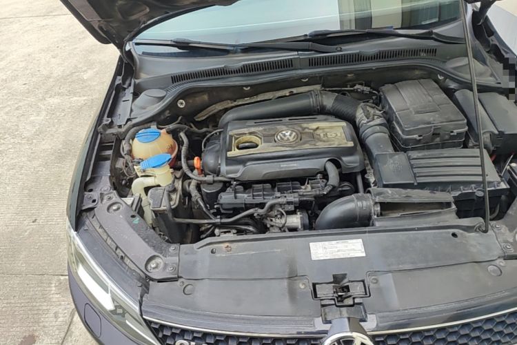Used Volkswagen Sagitar 2013 2.0 TSI GLI Engine Bay Right