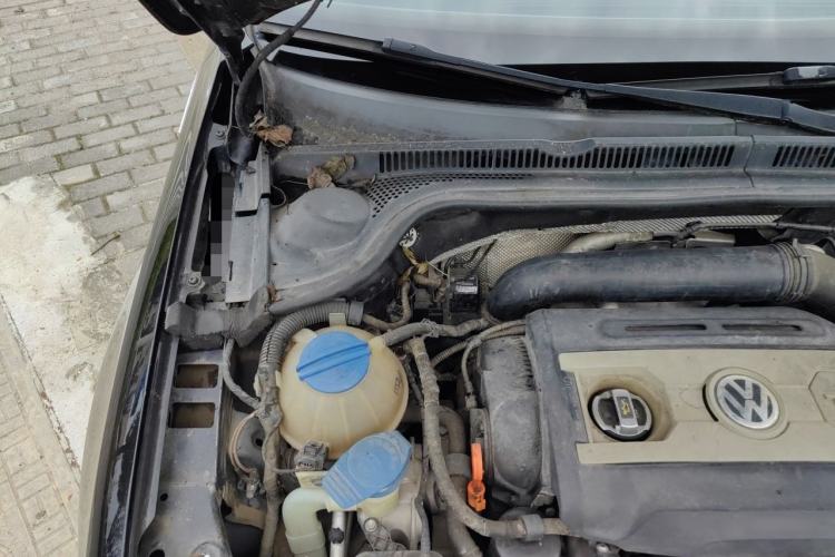 Used Volkswagen Sagitar 2013 2.0 TSI GLI Engine Bay Right