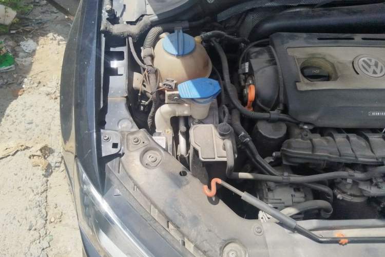 Used Volkswagen Sagitar 2013 2.0 TSI GLI Engine Bay Right