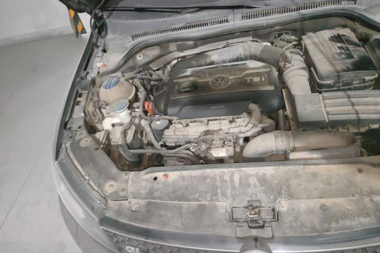Used Volkswagen Sagitar 2013 2.0 TSI GLI Engine Bay Right