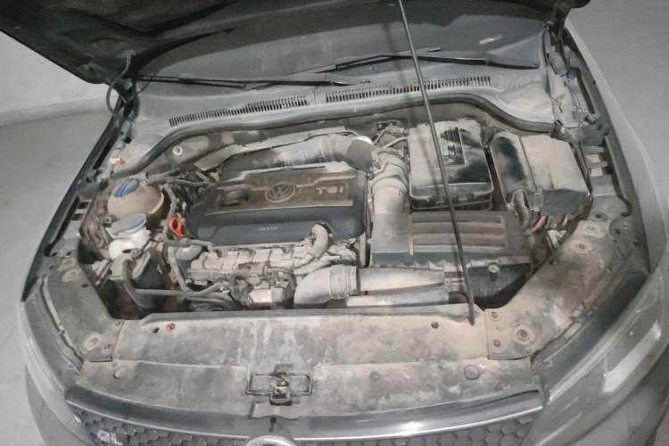 Used Volkswagen Sagitar 2013 2.0 TSI GLI Engine Bay