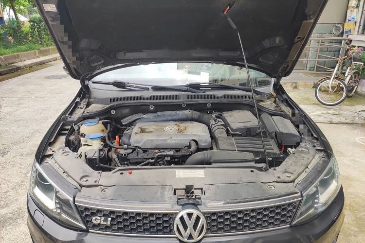 Used Volkswagen Sagitar 2013 2.0 TSI GLI Engine Bay