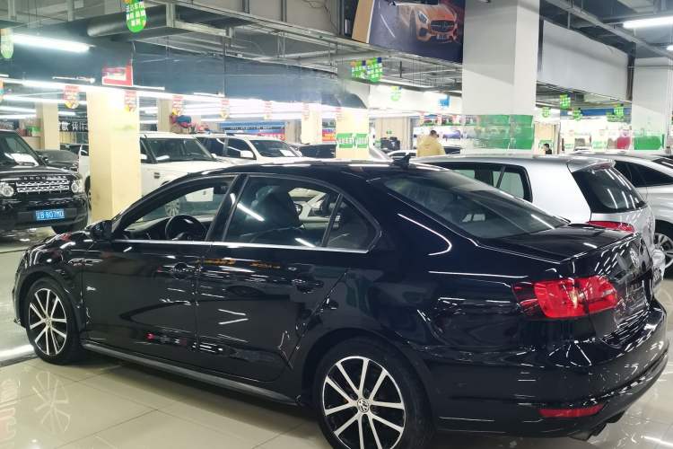 Used Volkswagen Sagitar 2013 2.0 TSI GLI Exterior 3