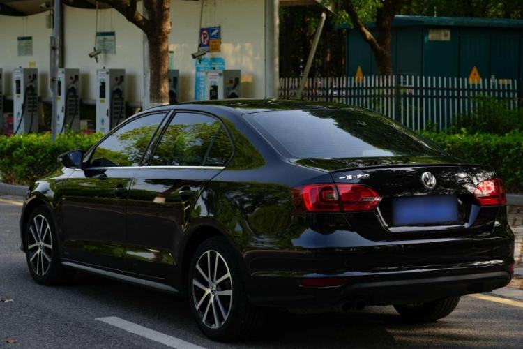 Used Volkswagen Sagitar 2013 2.0 TSI GLI Exterior 3