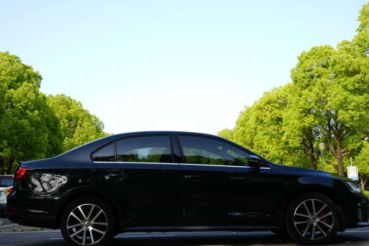 Used Volkswagen Sagitar 2013 2.0 TSI GLI Exterior 5