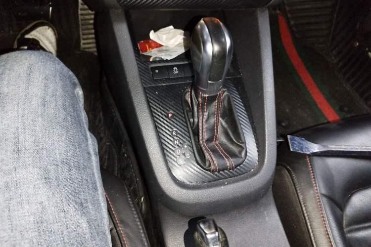Used Volkswagen Sagitar 2013 2.0 TSI GLI Gear Lever