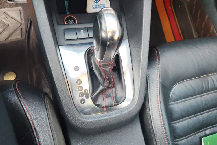 Used Volkswagen Sagitar 2013 2.0 TSI GLI Gear Lever