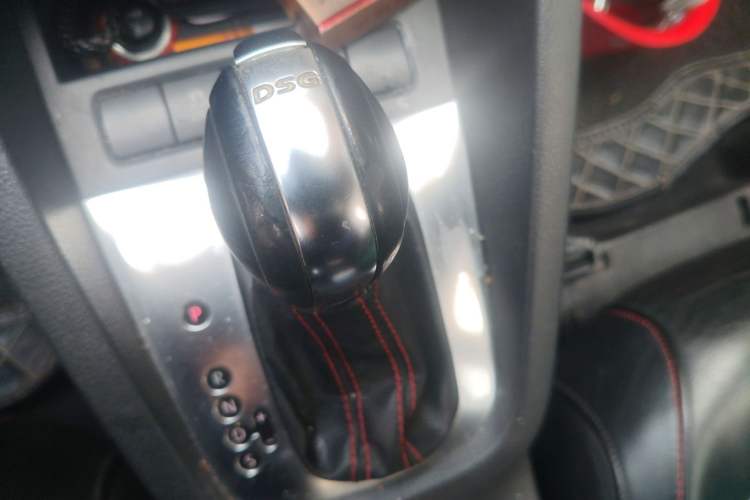Used Volkswagen Sagitar 2013 2.0 TSI GLI Gear Lever