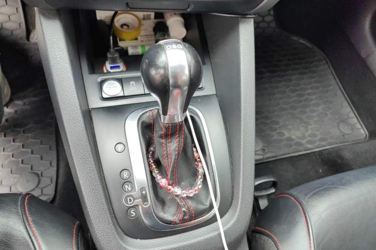 Used Volkswagen Sagitar 2013 2.0 TSI GLI Gear Lever