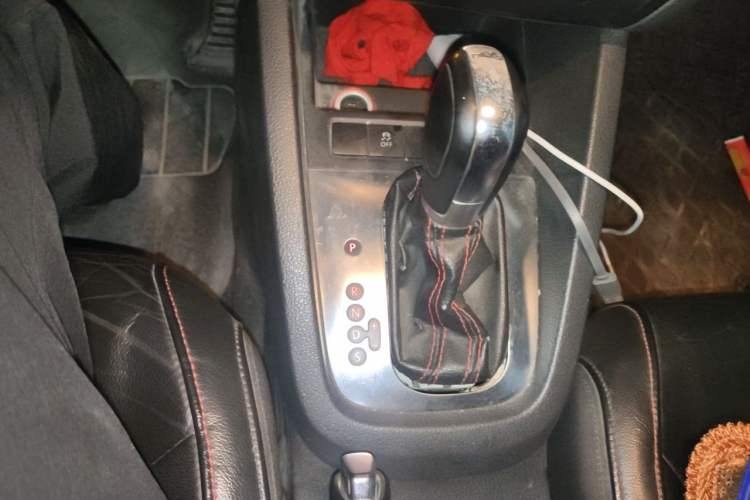Used Volkswagen Sagitar 2013 2.0 TSI GLI Gear Lever
