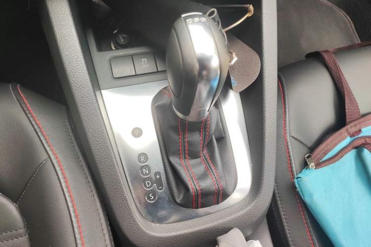 Used Volkswagen Sagitar 2013 2.0 TSI GLI Gear Lever