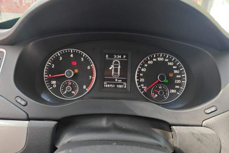 Used Volkswagen Sagitar 2013 1.4 TSI BlueMotion Edition Instrument Cluster
