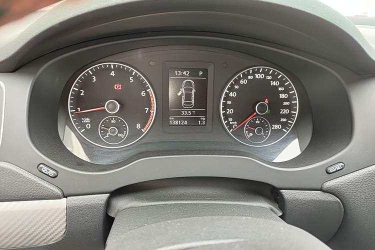 Used Volkswagen Sagitar 2013 2.0 TSI GLI Instrument Cluster