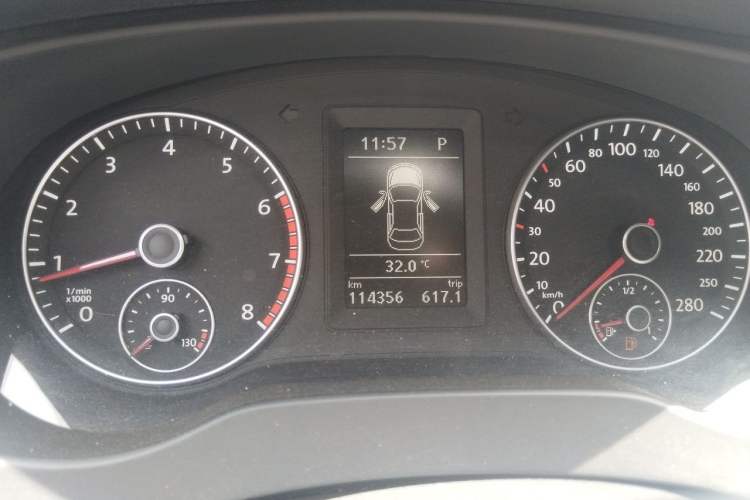 Used Volkswagen Sagitar 2013 2.0 TSI GLI Instrument Cluster