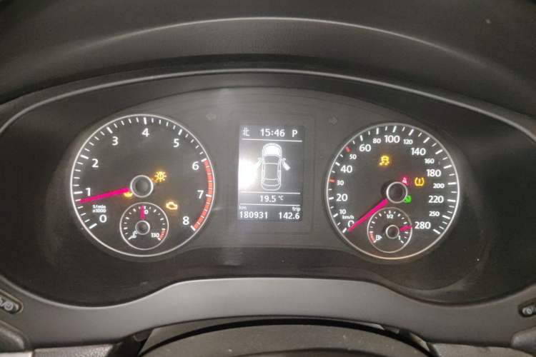 Used Volkswagen Sagitar 2013 2.0 TSI GLI Instrument Cluster