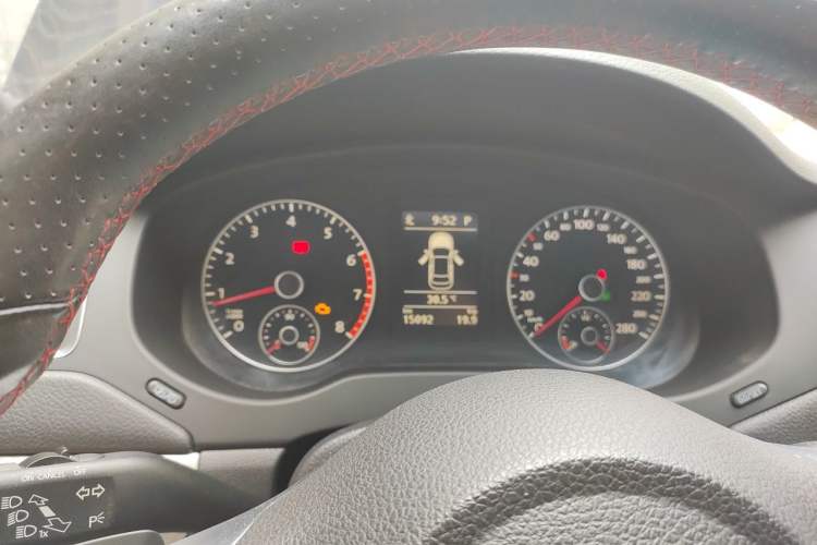 Used Volkswagen Sagitar 2013 2.0 TSI GLI Instrument Cluster