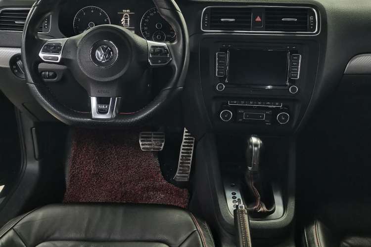 Used Volkswagen Sagitar 2013 2.0 TSI GLI Interior 1