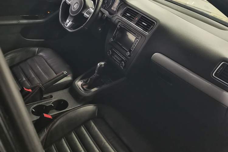 Used Volkswagen Sagitar 2013 2.0 TSI GLI Interior 2