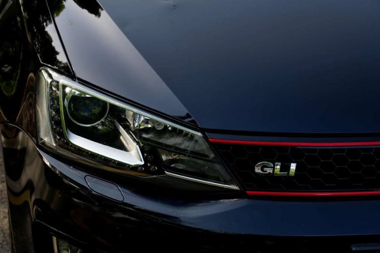 Used Volkswagen Sagitar 2013 2.0 TSI GLI Left Front Headlight