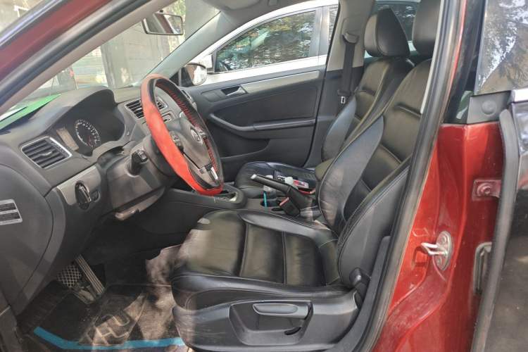Used Volkswagen Sagitar 2013 1.4 TSI BlueMotion Edition Left Front Seat